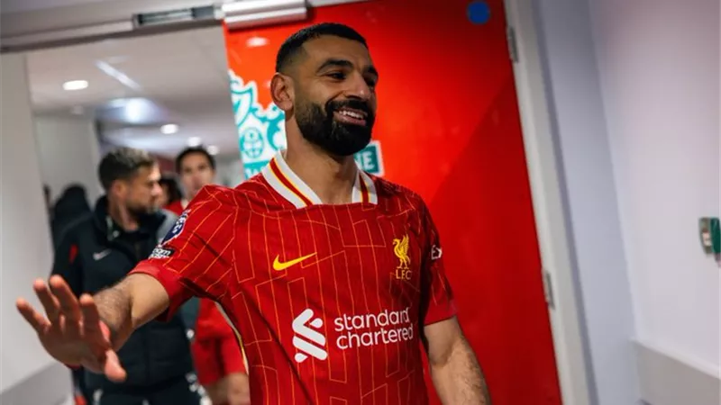 شاهد بالفيديو.. صلاح إلى غرفة الملابس بعد الفوز علي إيبسويتش تاون