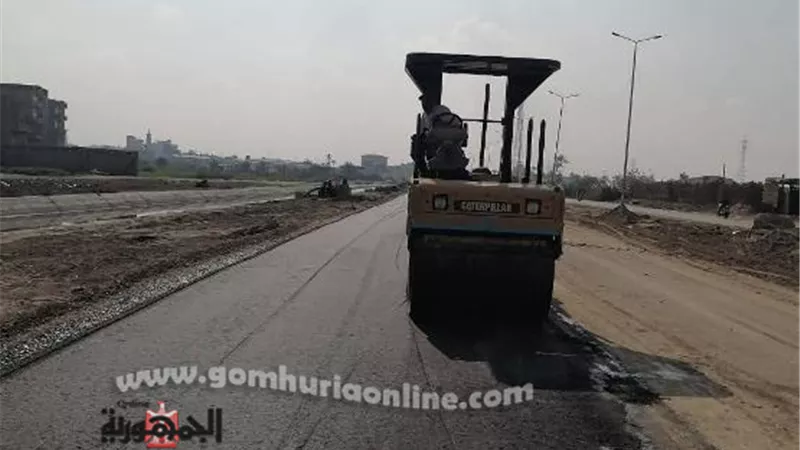 محافظ دمياط يتابع أعمال رصف طريق رأس البر الغربي