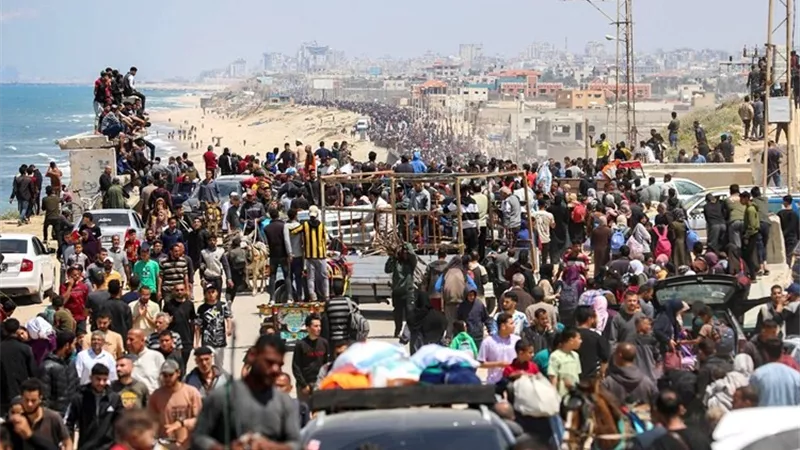 بدء عودة آلاف النازحين الفلسطينيين إلى شمال غزة