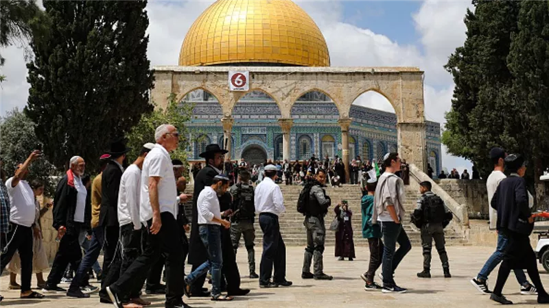 مستوطنون يقتحمون المسجد الأقصى واستشهاد فلسطيني وإصابة آخرين بنيران الاحتلال بغزة