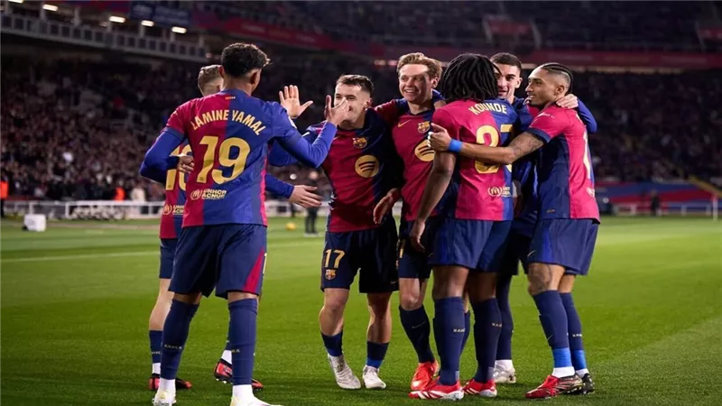 شاهد| نجم برشلونة يفاجئ فليك خلال مباراة فالنسيا بالدوري الإسباني
