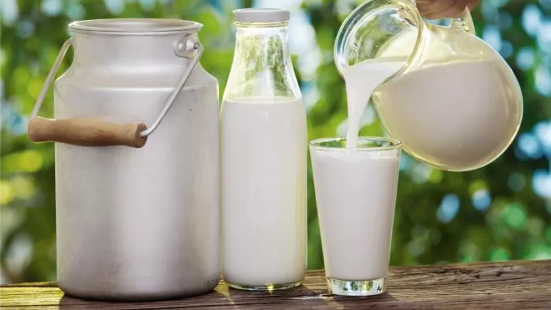 دراسة: شرب الحليب يؤخر ظهور انقطاع الطمث