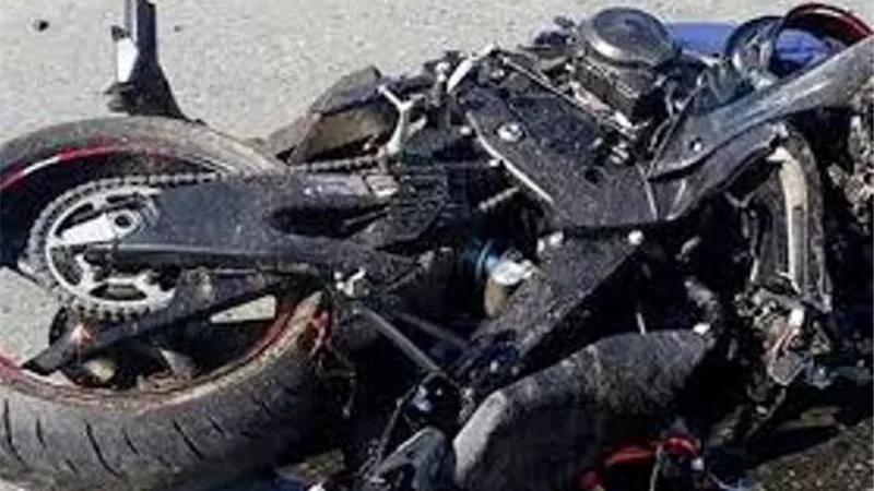 مصرع عامل وإصابة والده فى تصادم دراجتين بخاريتين بسوهاج