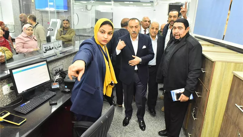 محافظ أسيوط يتفقد مركز خدمة عملاء هندستي غرب والأربعين