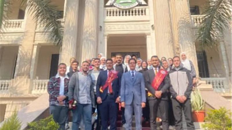 طلاب جامعة بنها يشاركون في الاحتفال بعيد الشرطة