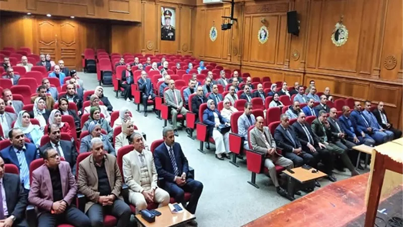 اجتماع موسع وكيل أول وزارة التعليم بالجيزة مع مديرى الإدارات الجدد