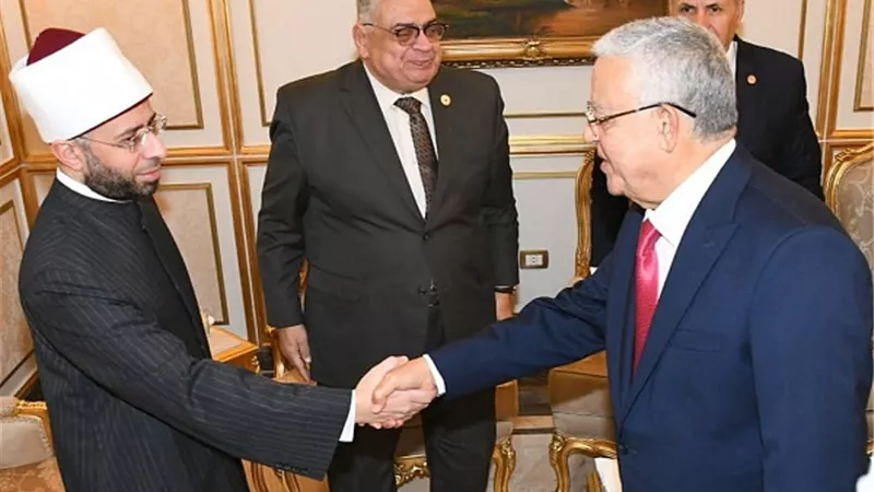 وزير الأوقاف يشهد الاجتماع الثامن لرؤساء المحاكم الدستورية
