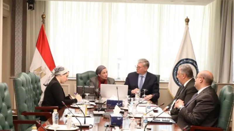 وزيرا البترول والبيئة يبحثان خفض الانبعاثات في مشروعات الطاقة