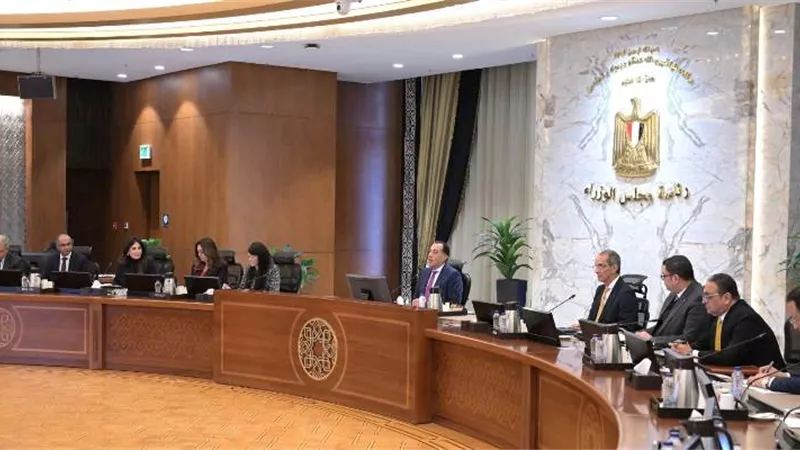 رئيس الوزراء يتابع موقف مشروعات المرحلة الأولى من 