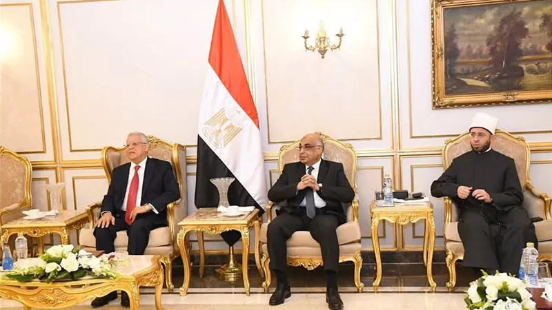 وزير الأوقاف يشهد الاجتماع الثامن لرؤساء المحاكم الدستورية