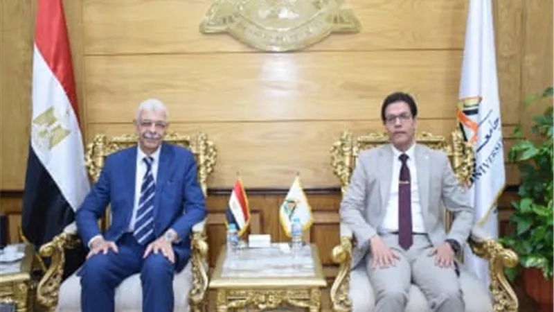 رئيس جامعة بنها يستقبل رئيس جامعة المنوفية