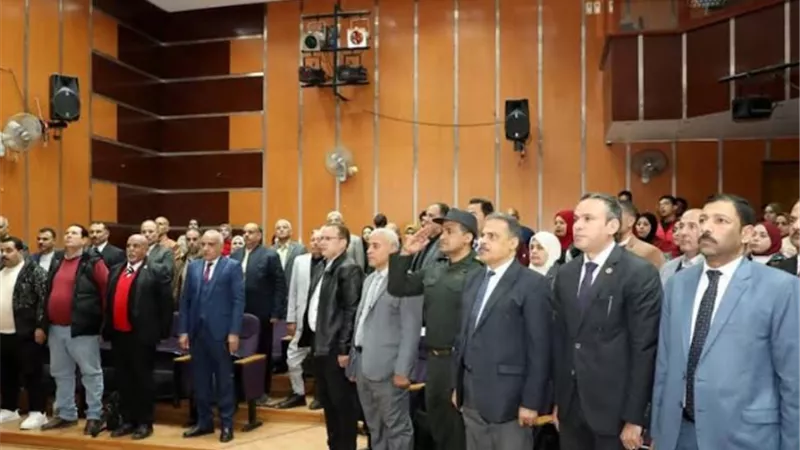 محافظ الشرقية يكرم فرق عمل مواجهة ظاهرة السحابة السوداء