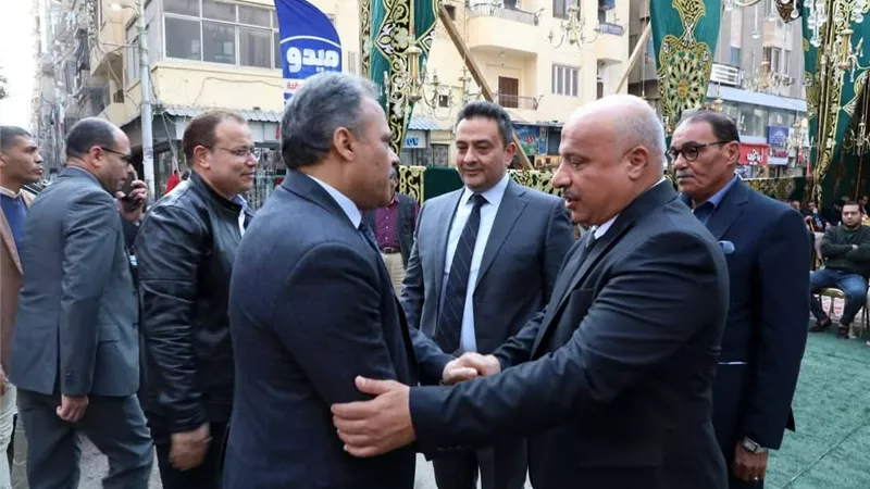 محافظ الشرقية يُؤدي واجب العزاءفي وفاة والدمساعد مديرأمن البحيرة