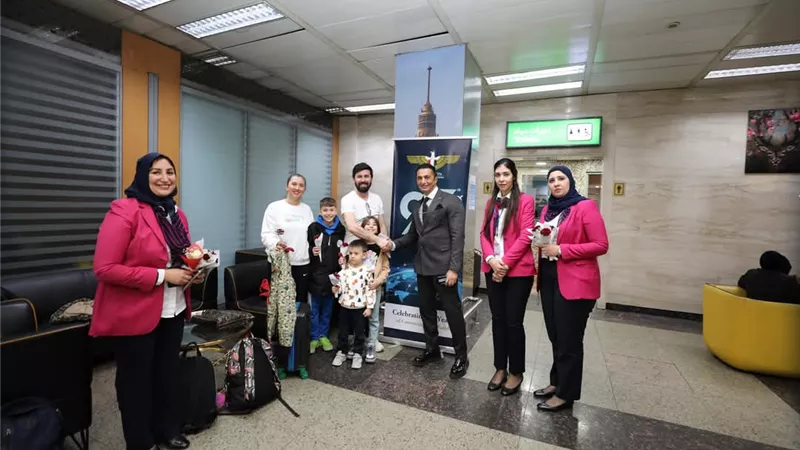 مطار القاهرة يحتفل مع الركاب بعيد الطيران المدني ال95