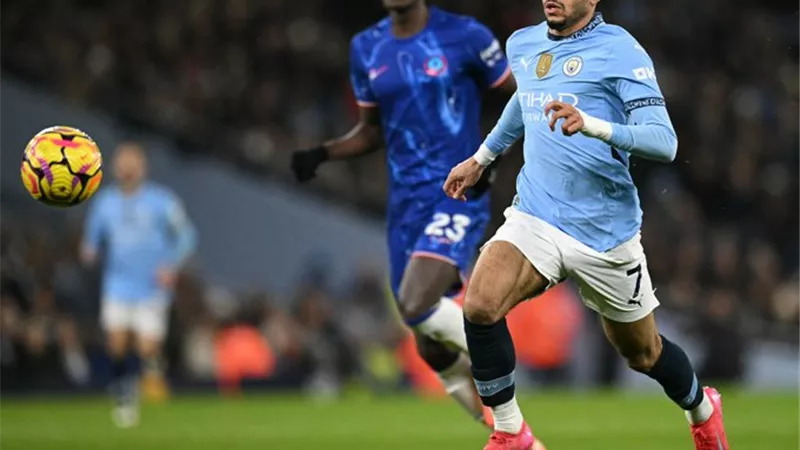 بسبب ضم مرموش .. لاعب مانشستر سيتي يعرض خدماته على برشلونة