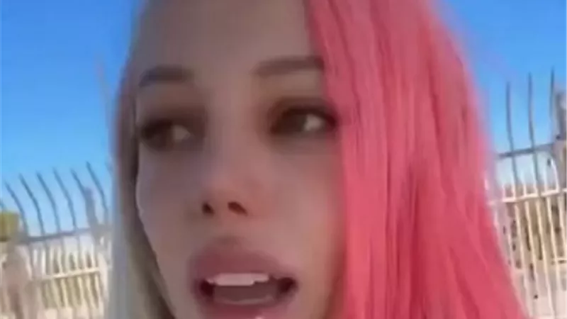 مغنية أمريكية تكشف عن إصابتها بهشاشة العظام بسبب عقار إنقاص الوزن