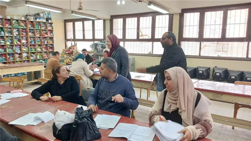 الهواري تتابع كنترول الإعدادية ببنى سويف