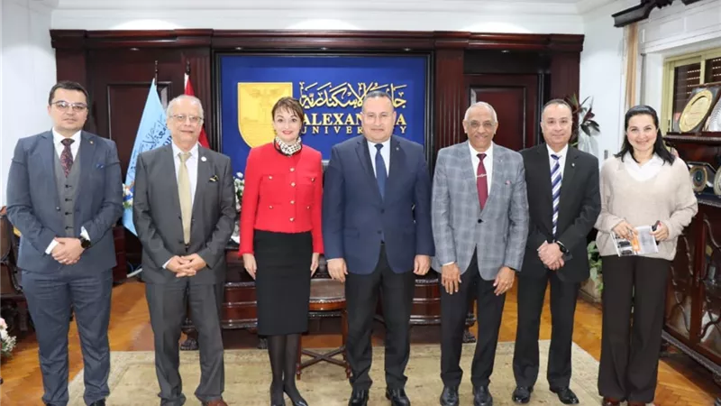 رئيس جامعة الإسكندرية يستقبل سفيرة دولة رومانيا بالقاهرة