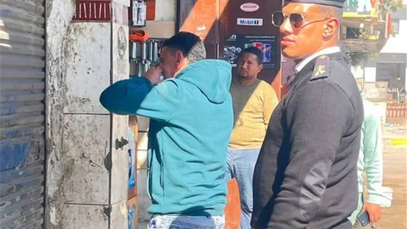 غلق وتشميع عدة محلات وكافيهات بالغردقة