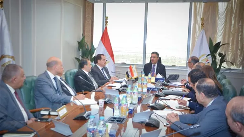 وزير التموين يعقد اجتماعًا مع ممثلي شركات الصناعات الغذائية والمصنعين