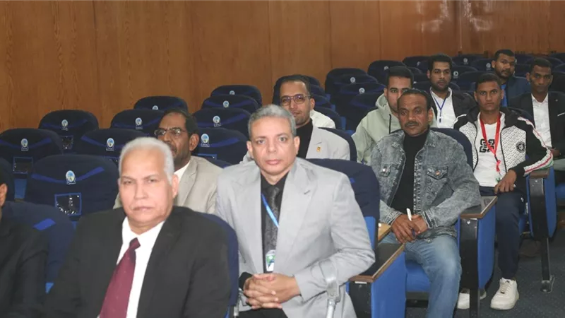 رئيس جامعة جنوب الوادي يفتتح المؤتمر الرابع للعلوم الأساسية