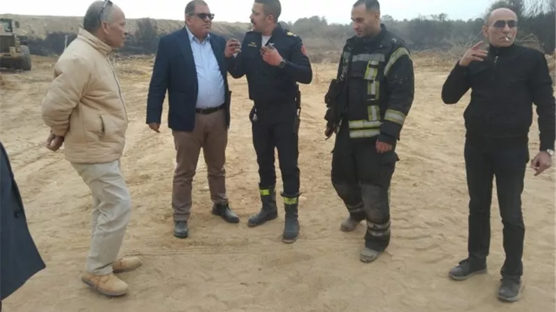 رئيس جهاز الشروق يتابع السيطرة على حريق الأشجار بأرض إحدى الجهات.. صور