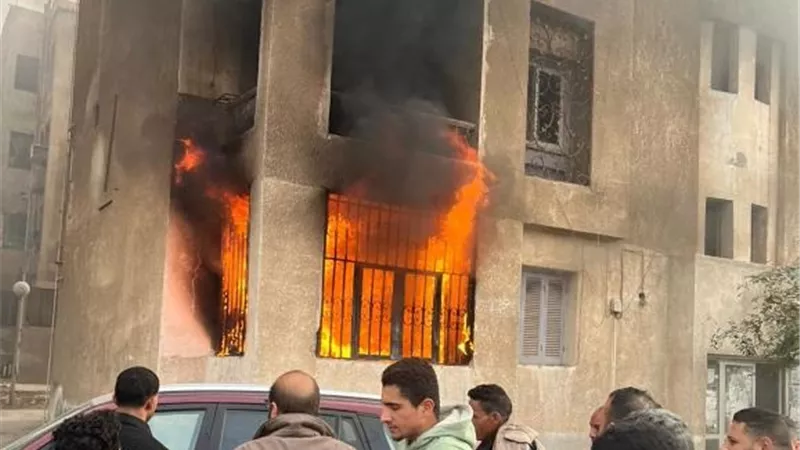 حريق هائل فى أحد العقارات السكنية فى مدينة الشروق.. بالصور