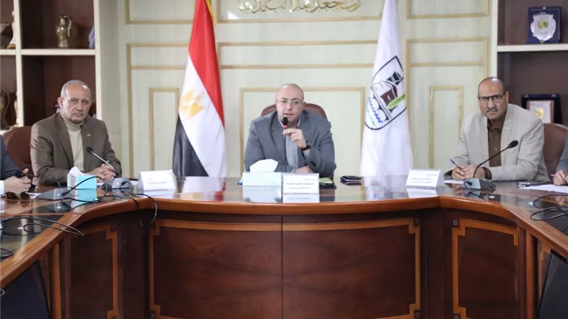 بني سويف تبحث خطة ضبط الأسواق وتوفير سلع شهر رمضان