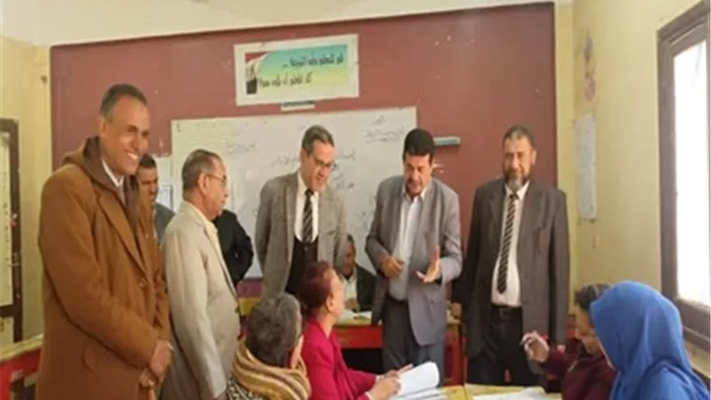 النحاس يتابع أعمال التصحيح وتقدير الدرجات للشهادة الإعدادية بسوهاج
