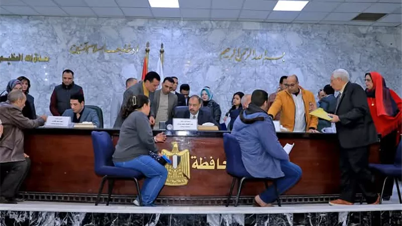 محافظ سوهاج يعقد اللقاء الأسبوعي للاستماع لشكاوى المواطنين