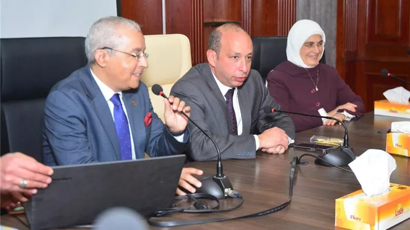 عميد طب قصر العيني يجتمع بالفريق الطبي المكتشف لحالة متلازمة VEXAS