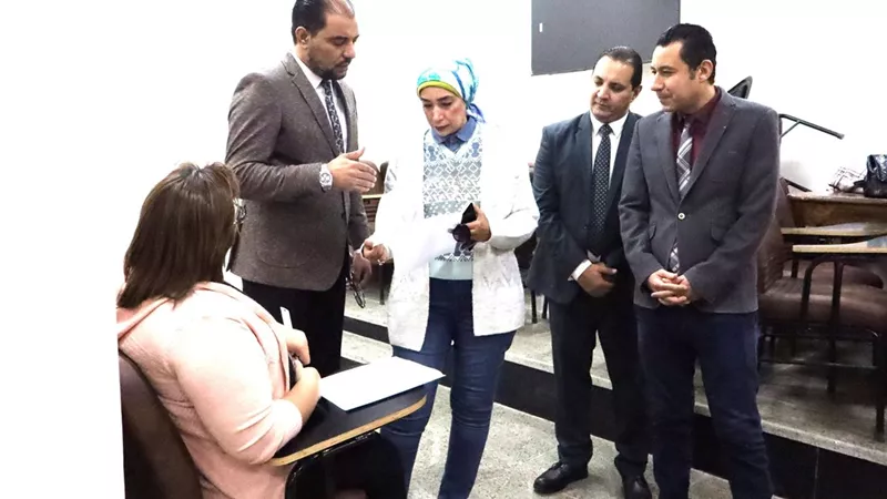 رئيس جامعة الأقصر تتفقد أعمال امتحانات الماجستير والدكتوراة المهنية