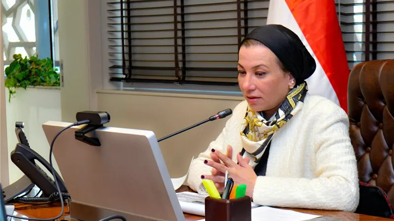 وزيرة البيئة و نظيرها الأردني يبحثان التعاون المشترك