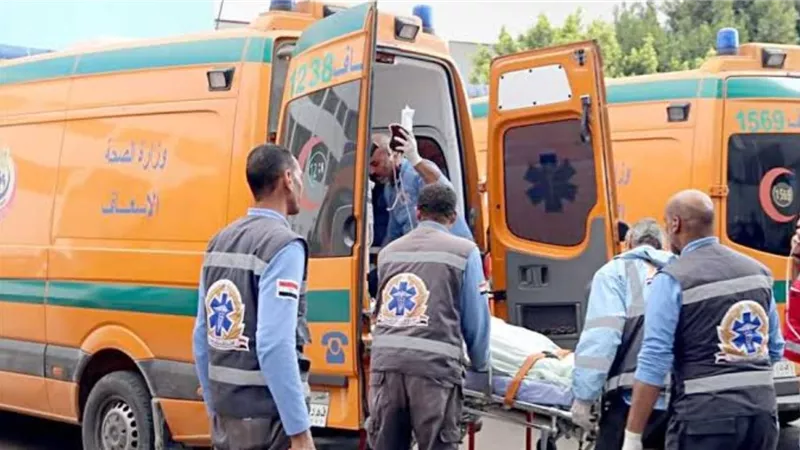 إصابة 8 في حادث تصادم سيارتين بالطريق الصحراوي الشرقي بالمنيا