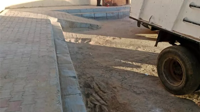 رئيس مدينة الأقصر يتابع تنفيذ حملات النظافة ورفع كفاءة الإنارة