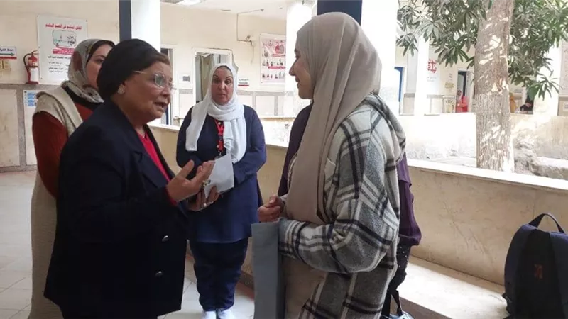 نائب وزير الصحة تتفقد مركز الرعاية الصحية الأولية بالعمرانية