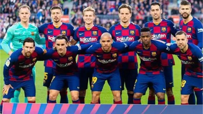 هانز فليك يعلن قائمة برشلونة لمباراة أتالانتا بدوري أبطال أوروبا