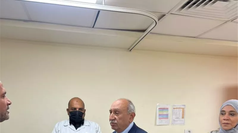 عثمان يتفقد المجمع الطبي بالاسماعيلية ويطالب بانشاء قسم للحروق