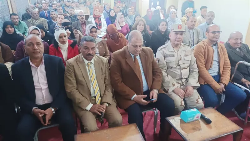 وكيل تعليم قنا يشهد ختام دورة أساليب التفكير وصناعة القرار