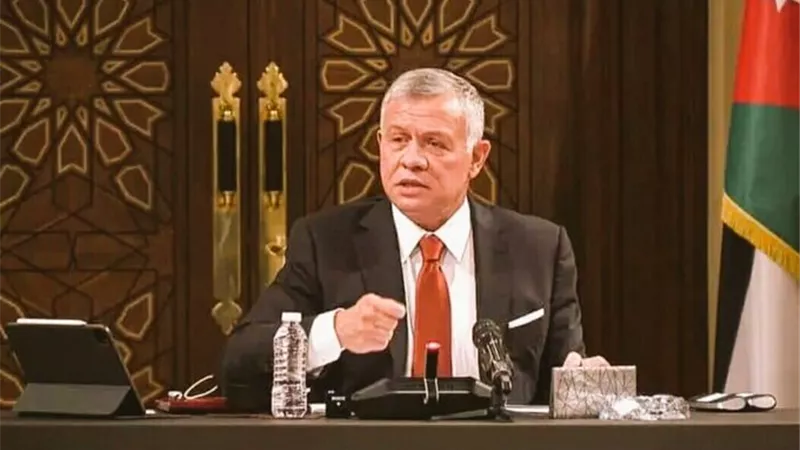 الملك عبدالله الثاني يؤكد ضرورة تثبيت الفلسطينيين على أرضهم