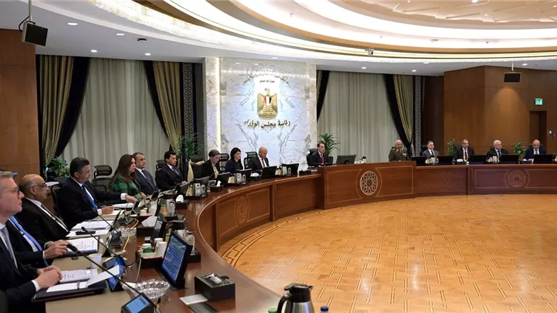 مجلس الوزراء يناقش مشروع قانون للمناطق المركزية للمال والأعمال