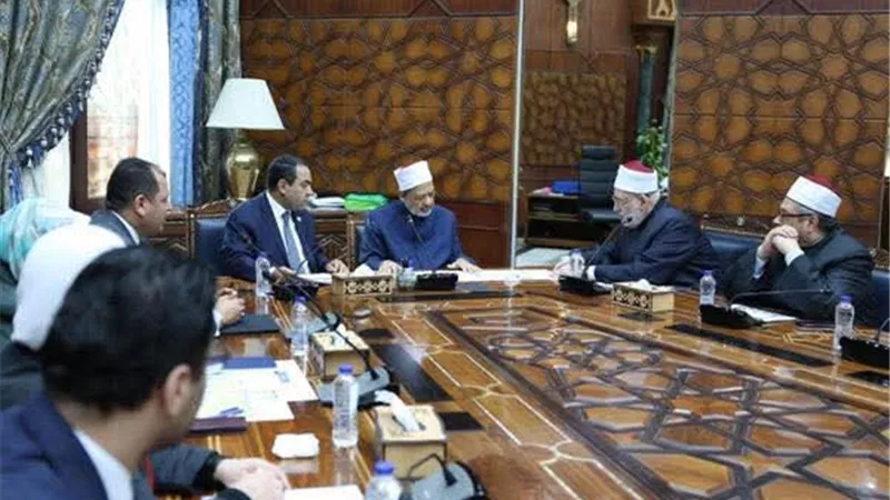 الإمام الطيب يُعرب عن تقديره لدعم الرئيس السيسى للتعليم الأزهرى