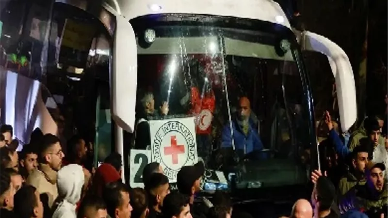 الاحتلال يفرج اليوم عن 110 أسرى فلسطينيين ضمن الدفعة الثالثة لصفقة التبادل