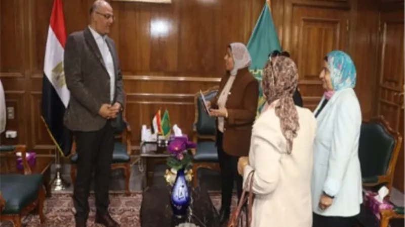 محافظ القليوبية يوفر مستلزمات معيشية ومبلغ مالي لفتاة مقبلة على الزواج