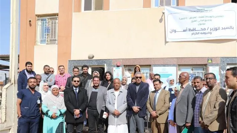 محافظ أسوان يتفقد الخدمات الطبية بوحدتي طب أسرة العلاقي وقرشة