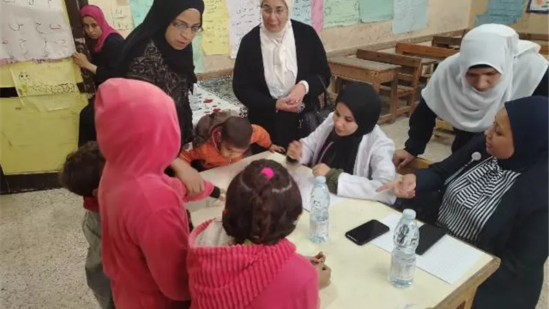 محافظ أسيوط يشيد بتضافر الجهود لإنجاح القوافل الطبية بقرى المحافظة