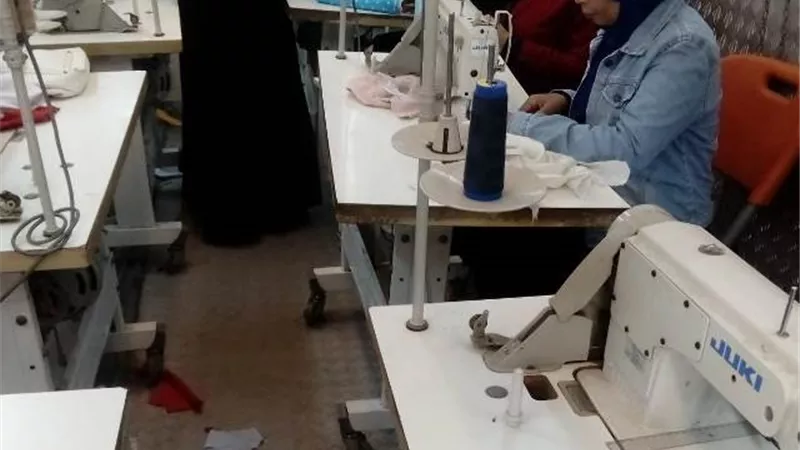 أسيوط: دورة تدريبية للفتيات بأبوتيج لتعلم مهنة التفصيل والخياطة