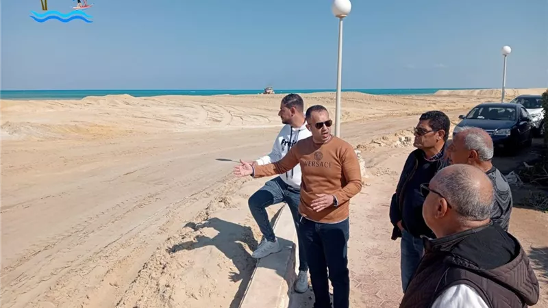 جولة تفقدية لرئيس جهازالقري السياحية لمتابعة اعمال تجهيز الشواطيء