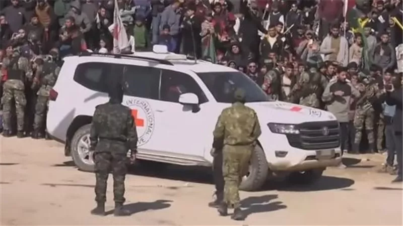 الصليب الأحمر يصل إلى خان يونس لتسلم أربيل يهود وجادي موزيس