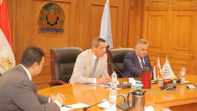 اجتماع مجلس جامعة السويس فى حضور الشاذلى